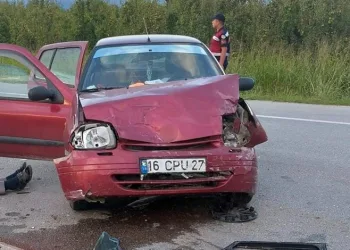 Bursa’da otomobiller çarpıştı: 4 yaralı