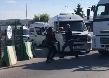 Bursa’da servis ve kamyon şoförlerinin yol kavgası