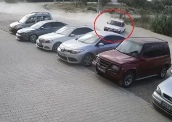 Kaza yapınca direksiyona erkek arkadaşını geçirdi