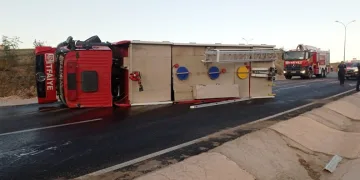 Bursa’da ihbara giden itfaiye aracı devrildi