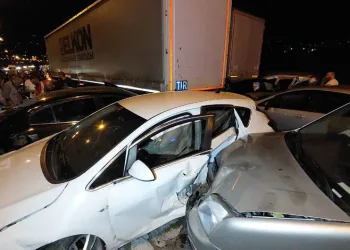 Samsun’da zincirleme kaza:23 araç birbirine girdi