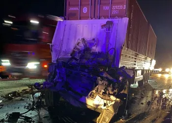Isparta’da TIR’lar çarpıştı: 2 ölü