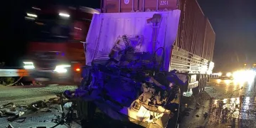 Isparta’da TIR’lar çarpıştı: 2 ölü