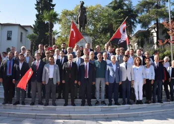 CHP Bursa’da 99’uncu kuruluş yıl dönümünü kutladı