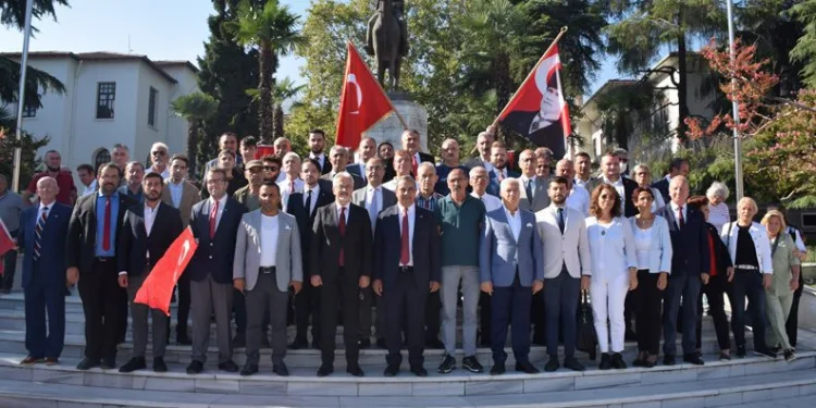 CHP Bursa’da 99’uncu kuruluş yıl dönümünü kutladı