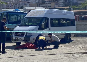 Zonguldak’ta dolmuşun altında kalan adam öldü