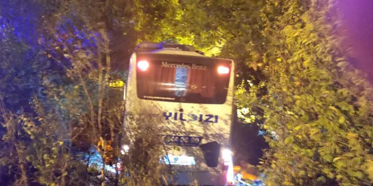 Yolcu otobüsüyle kamyonet çarpıştı