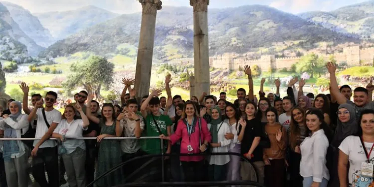 Balkanlardan gelen öğrencilerin fetih yolculuğu