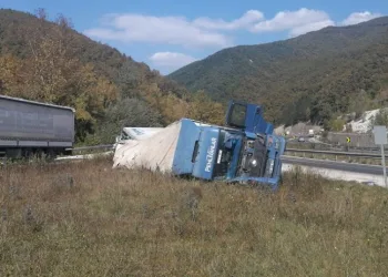 Bursa-Ankara yolunda TIR devrildi