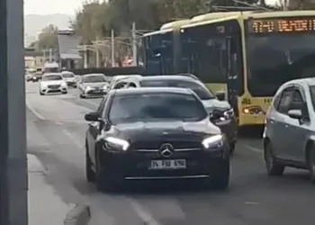 Bursa’da anayolda trafiği tehlikeye soktu
