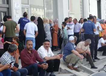 “Avrupa’ya göndereceğiz” yalanıyla uzun kuyruk oluşturdular