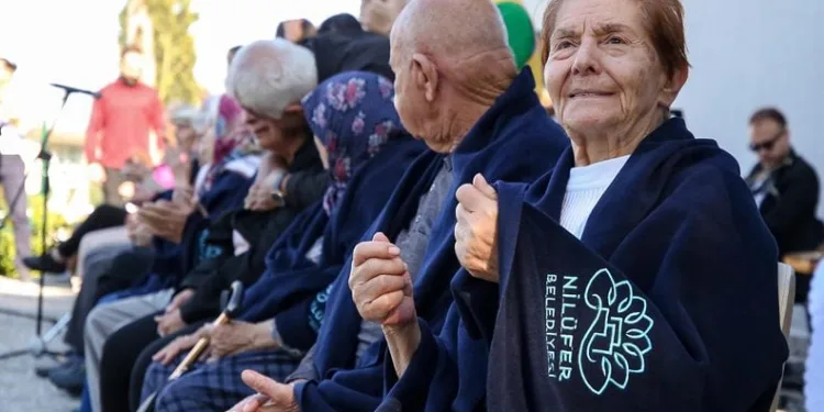 Alzaymır hastaları şarkı performansıyla alkış aldı