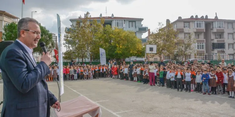 Karacabey Belediyesi’nden öğrencilere anlamlı destek