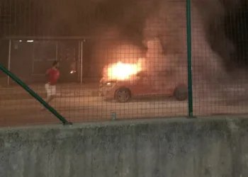 Bursa’da seyir halindeyken otomobili alev aldı