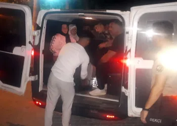 Minibüs şoförü şehir merkezine göçmen bıraktı