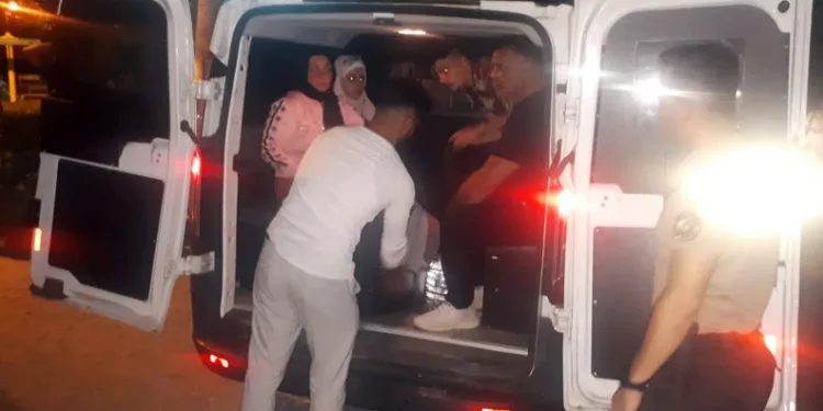 Minibüs şoförü şehir merkezine göçmen bıraktı