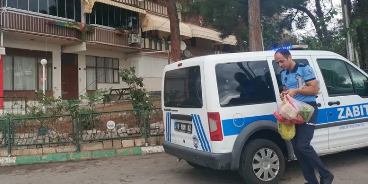 Bursa Gemlik’te zabıtadan şefkat eli