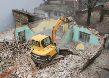 Yıldırım Belediyesi 461 metruk binayı yıktı