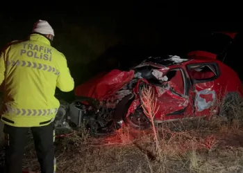 TIR’la otomobilin çarpıştığı kazada 4 ölü