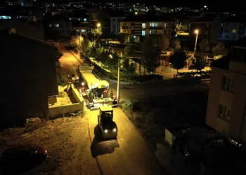 Yeni Mahallede sathi kaplama çalışması başladı