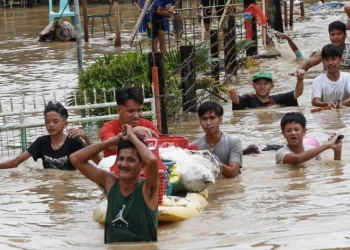 Filipinler’i Noru Tayfunu vurdu! 5 görevli öldü