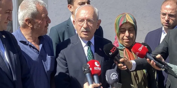 Kılıçdaroğlu’ndan şehit Fethi Şahin’in ailesine ziyaret