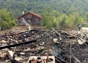 Kastamonu’da 6 ev küle döndü