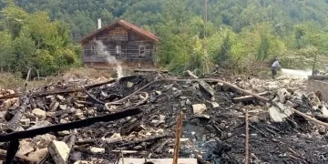 Kastamonu’da 6 ev küle döndü