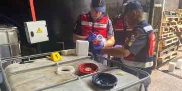 Jandarmadan kaçak motor yağı operasyonu