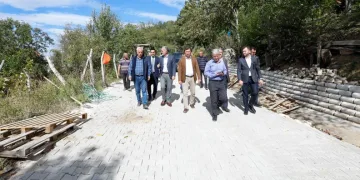 İnegöl’de parke taş çalışmaları sürüyor