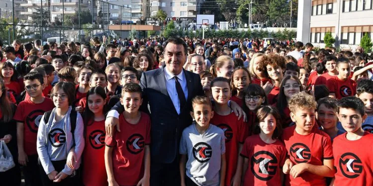 Başkan Dündar, 12 bin 200 öğrenciyle buluştu