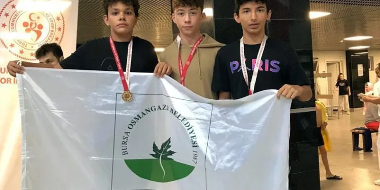 Osmangazili yüzücüler madalyaya kulaç attı