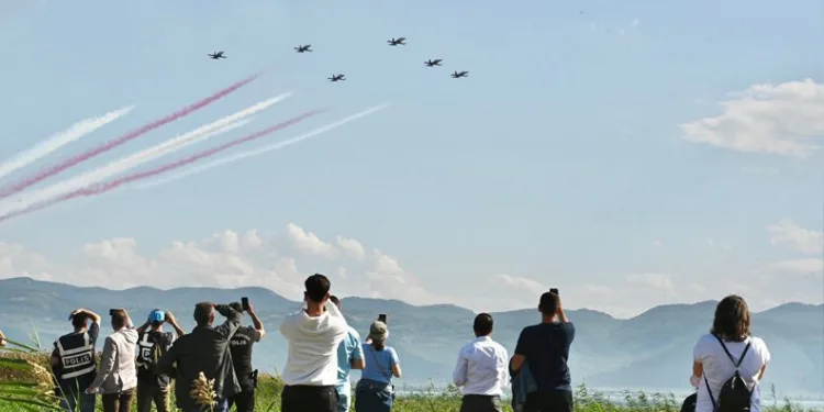 Türk Yıldızları İznik’te nefesleri kesti