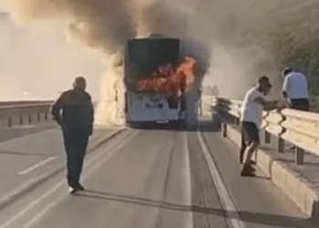 Yolcu otobüsü alevlere teslim oldu