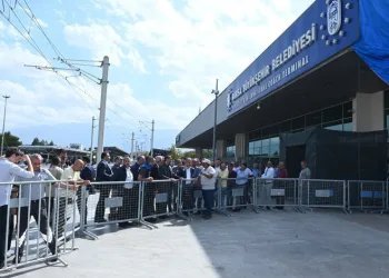 Terminal çatısında onarım çalışmaları hızla sürüyor