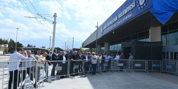 Terminal çatısında onarım çalışmaları hızla sürüyor