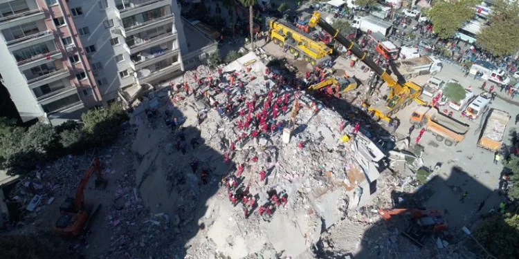 36 kişinin öldüğü apartmandan son anda kaçmış