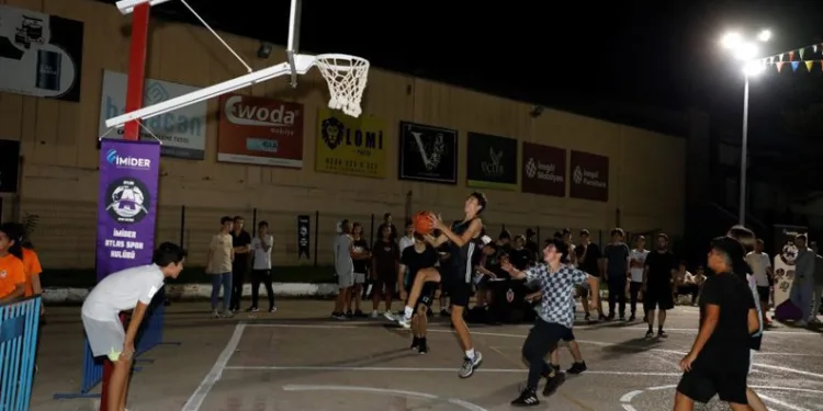 İnegöl’de sokak basketbolu heyecanı başladı
