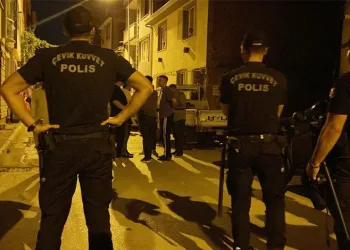 Bursa’da kendilerini uyaran polislere saldırdılar