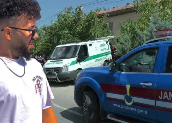 Önce kurşunladı, sonra boğazını kesti