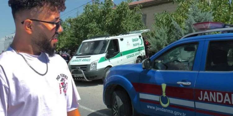 Önce kurşunladı, sonra boğazını kesti