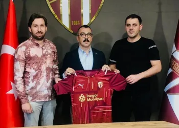 İnegöl Kaymakamı Eren Arslan’dan İnegölspor’a moral ziyareti