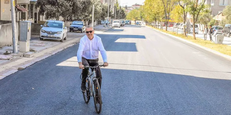 Karacabey’de asfaltlama işlemleri sürüyor