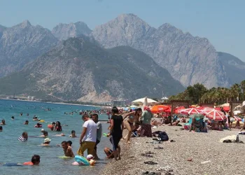 Antalya’da turist sayısı 9 milyonu geçti