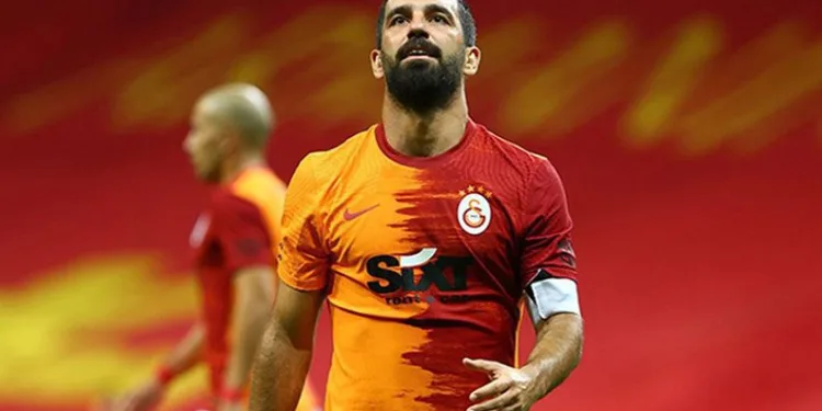 Arda Turan, futbolu bıraktığını açıkladı