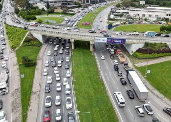 Bursa’da okullar açıldı trafik kilitlendi