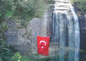 Türk Bayrağı Suuçtu’ya güzellik kattı