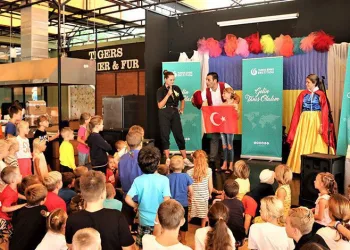 Ukrayna’dan tahliye edilen çocuklar Türkçe öğreniyor