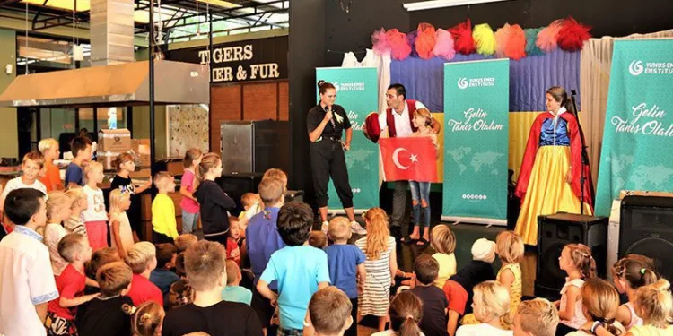 Ukrayna’dan tahliye edilen çocuklar Türkçe öğreniyor