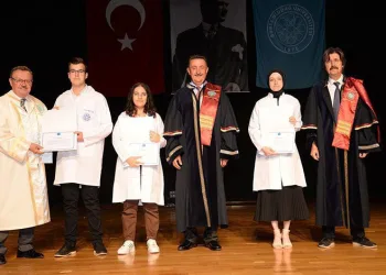 Diş Hekimliği Fakültesi’nde yeni dönem başladı